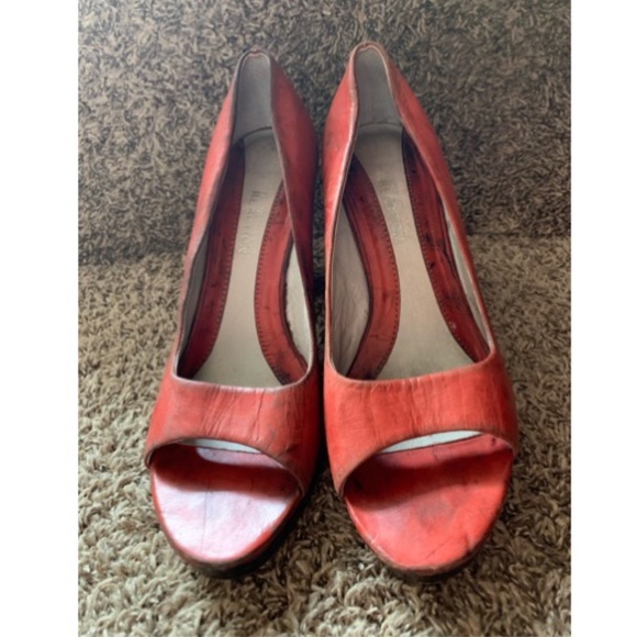 Kenneth Cole Reaction Heels - Picture 1 of 3